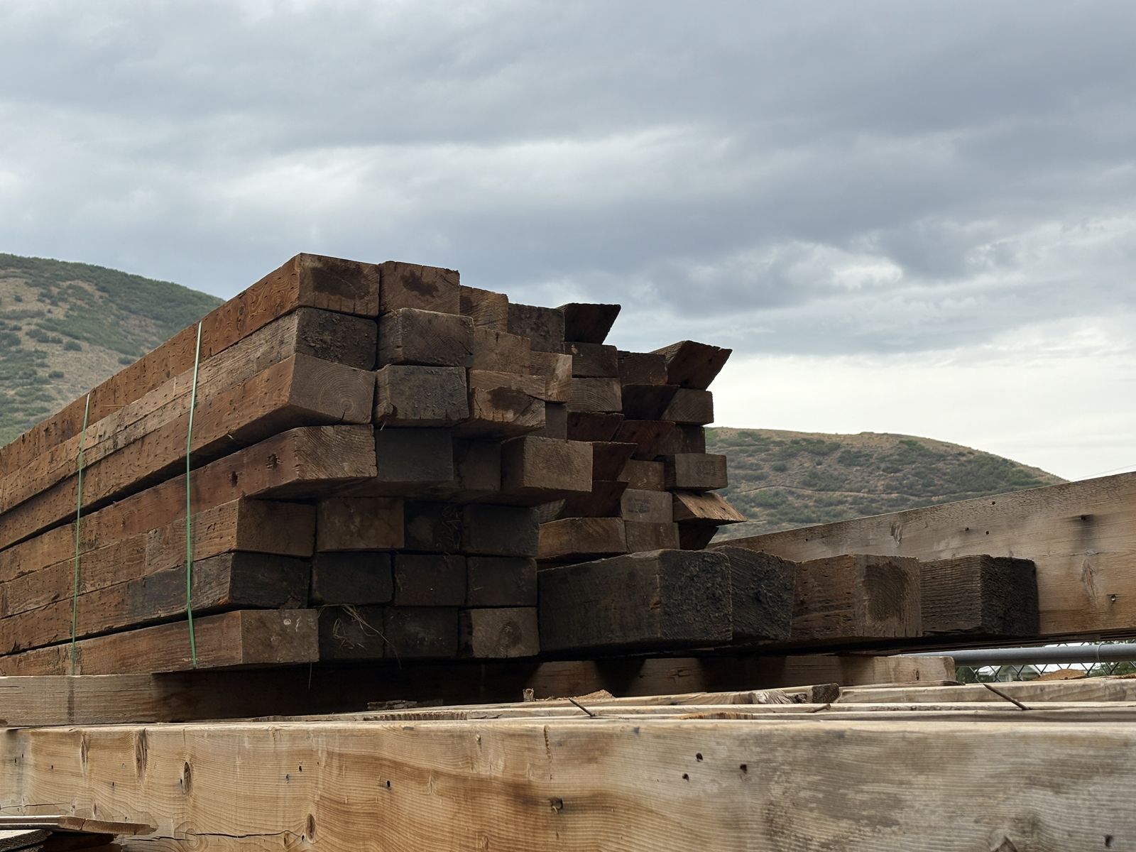 OLD SCHOOL LUMBER (ANTIQUE)