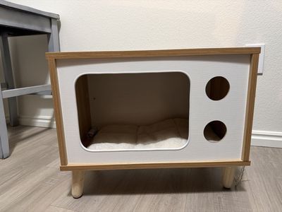Cat tv bed