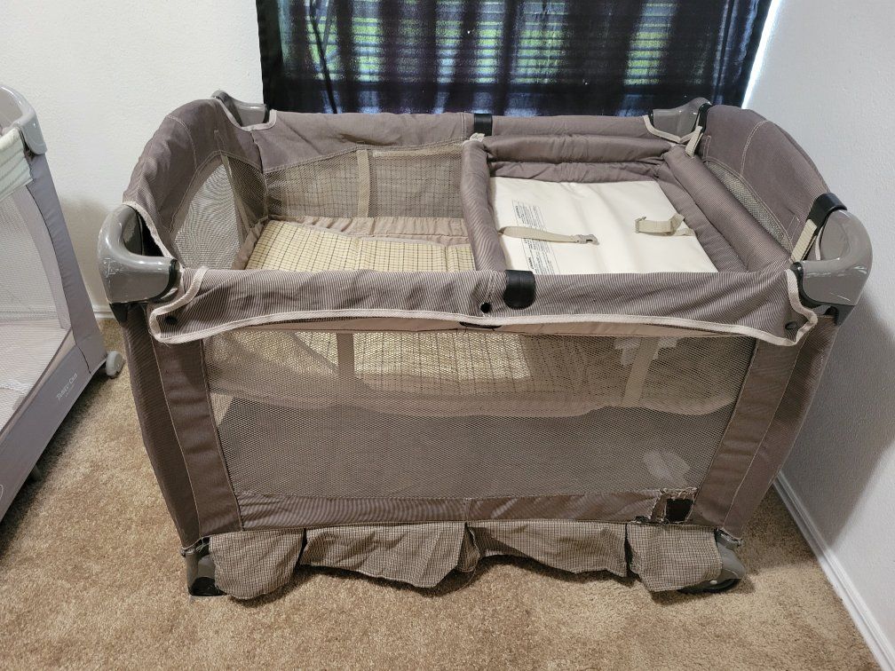 Baby Bath Seat and Travel Cribs (2)