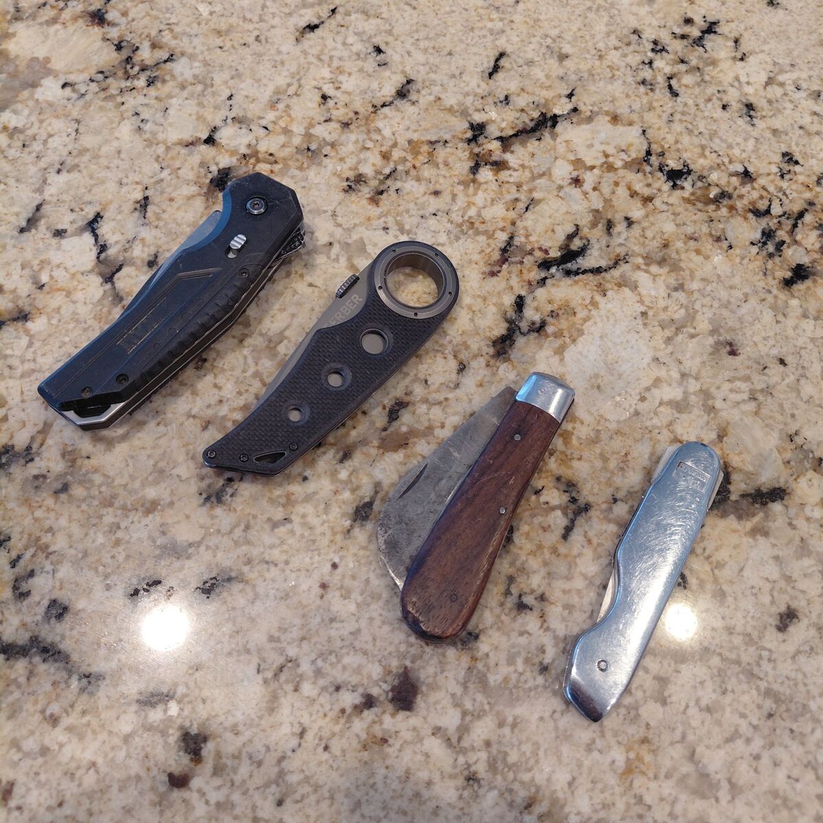 4 pocket knives $15