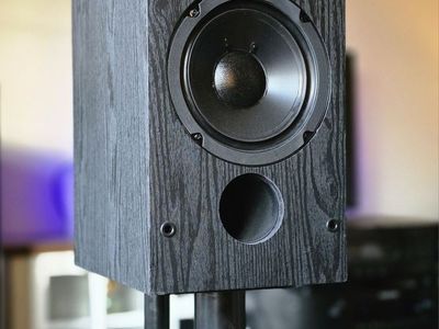 High-end 6 1/2" Bookshelf Speakers w/ stands included
