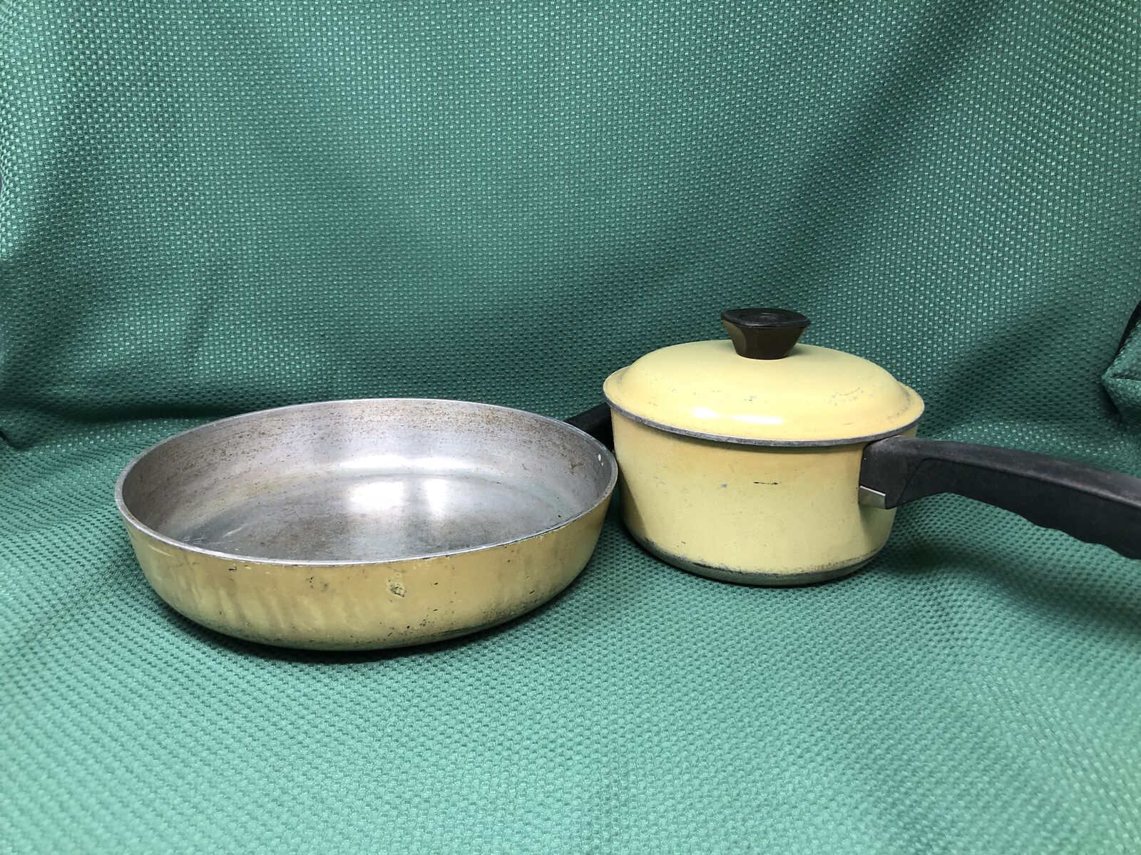 Vintage Club Aluminum Cookware Set – Yellow Saucepan & Skillet
