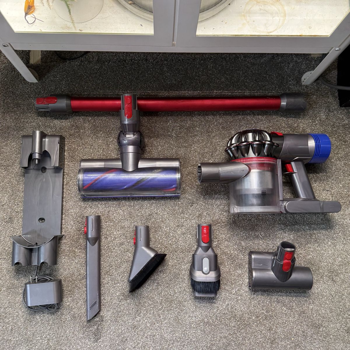 CLEAN Dyson v8 animal+ vacuum
