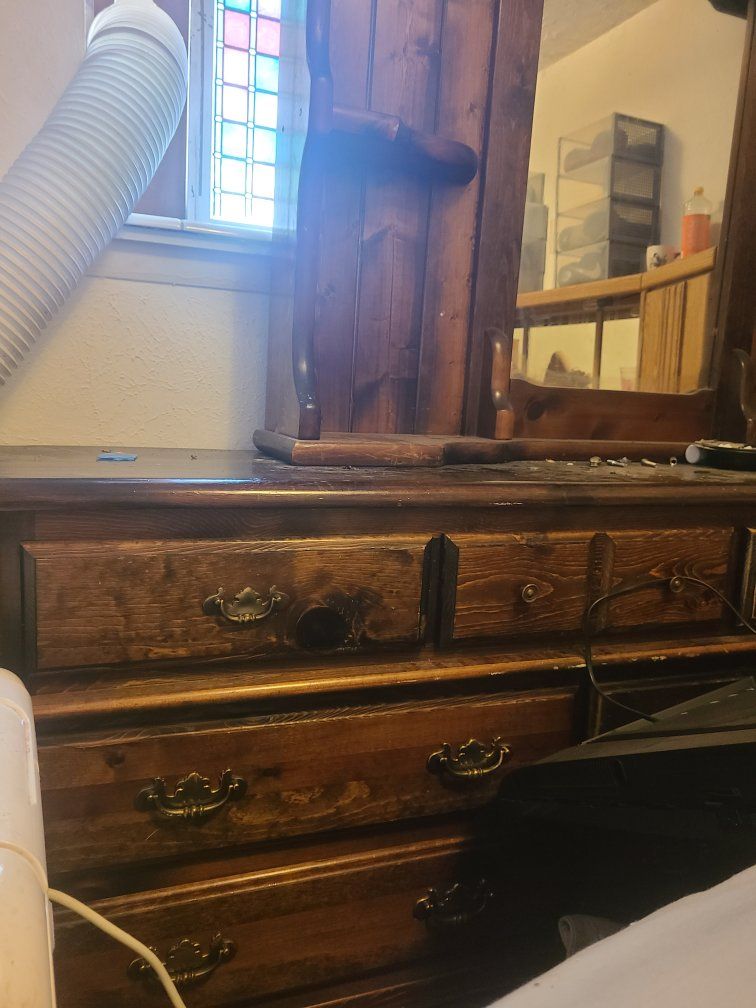 Vintage Solid Wood Dresser with Mirror - Dark Oak Finish, 4 Drawers