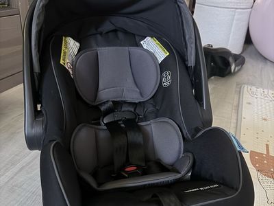 Graco SnugRide 35 Lite Elite Infant Car Seat + Base