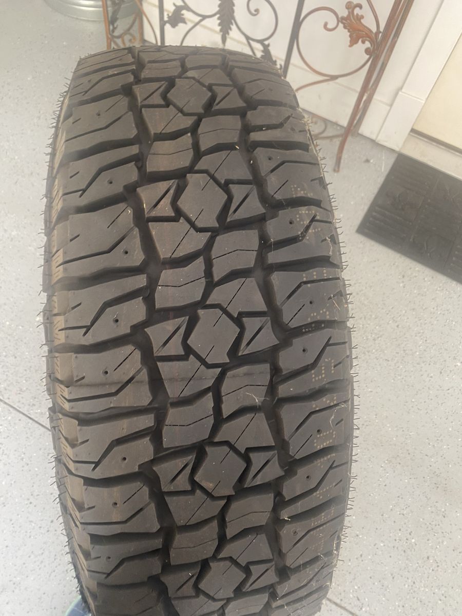 LT285/70R18 Tire & Rim