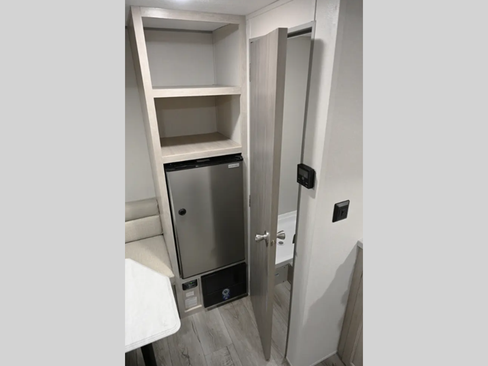 Main image 6