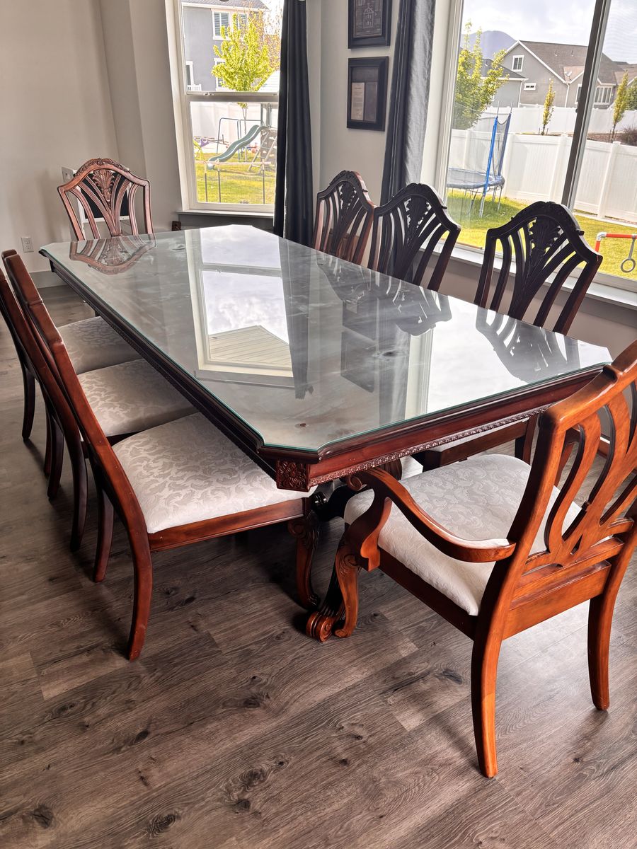 Table, chairs and hutch