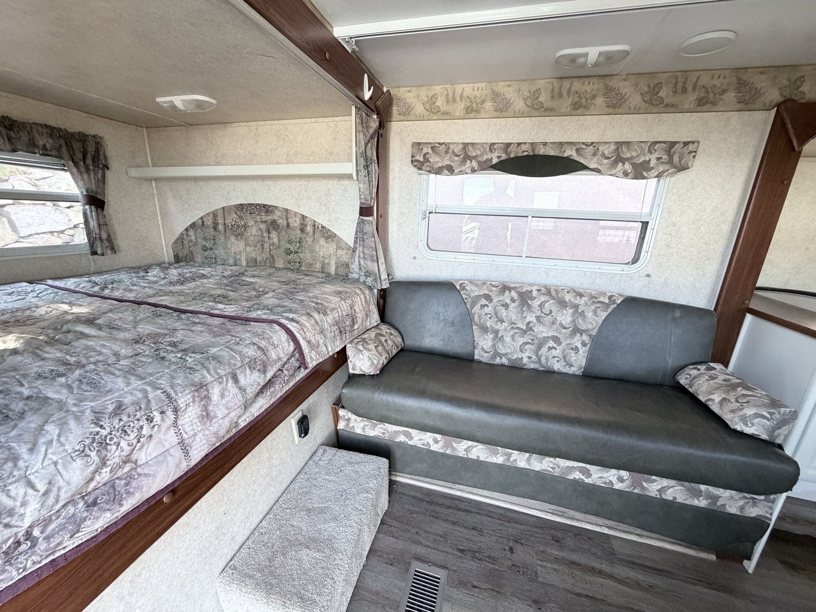Main image 5