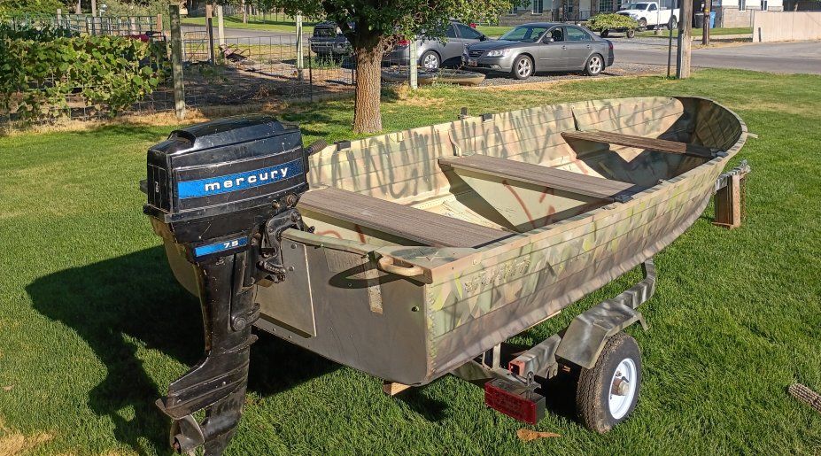 12ft aluminum fishing boat w/ many new parts!