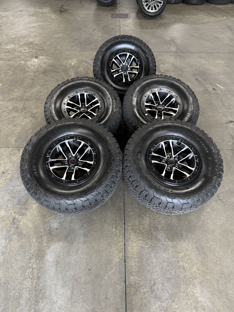 NEW 2026 jeep rubbicon X OEM 17in wheels/ 315/70/17 BFG KO2