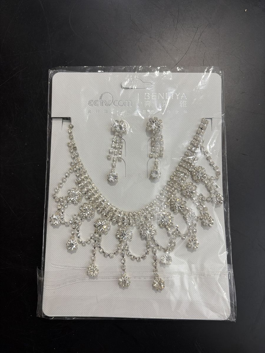 Beautiful New Faux Diamond Necklace & Earrings