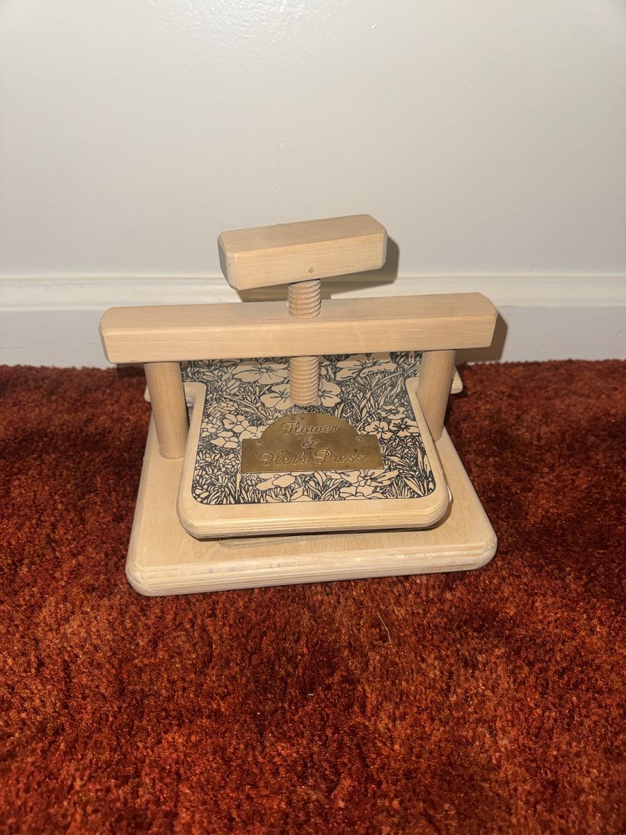 Wooden Flower & Herb Press - Nature Craft Kit for Dried Flowers & Leaf Specimens, Botanical Art