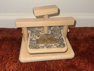 Wooden Flower & Herb Press - Nature Craft Kit for Dried Flowers & Leaf Specimens, Botanical Art