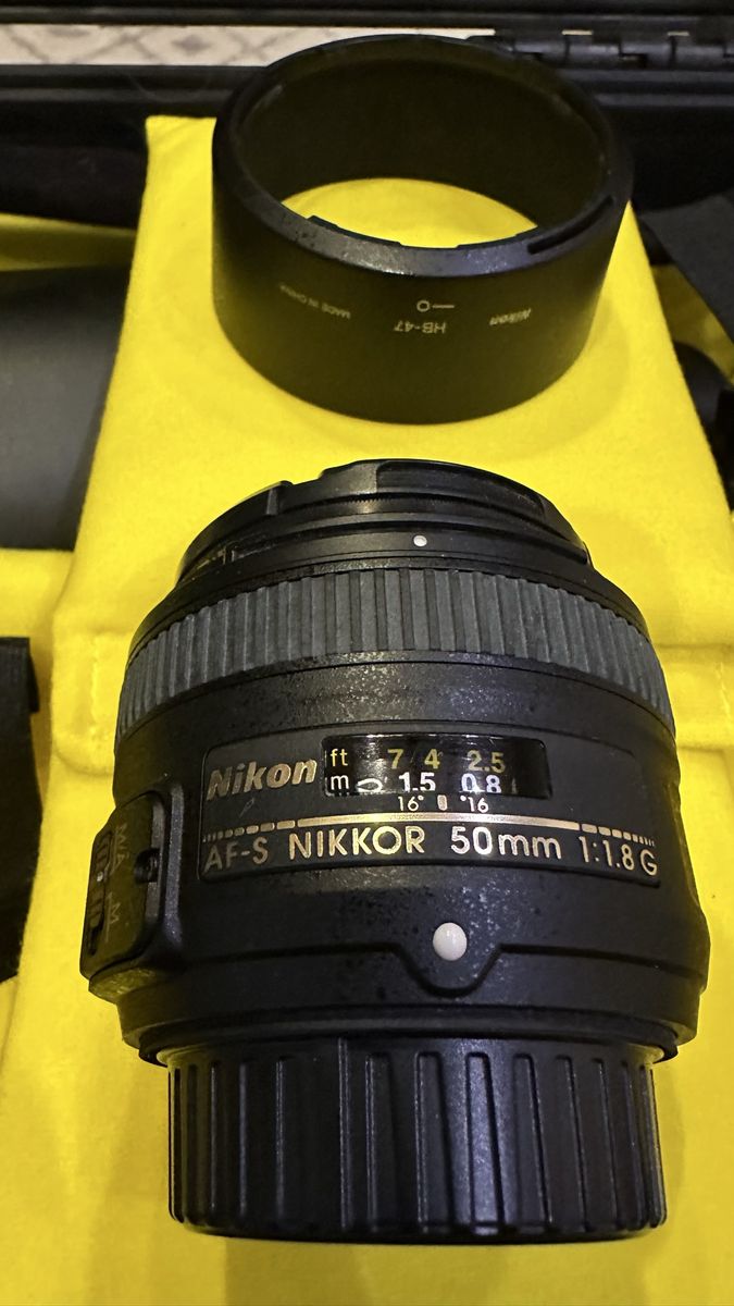 Nikon AF-S NIKKOR 50mm f/1.8G Lens with Hood