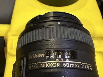 Nikon AF-S NIKKOR 50mm f/1.8G Lens with Hood