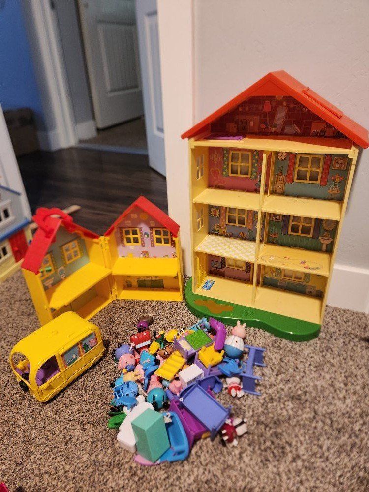 Peppa the Pig house and misc toys