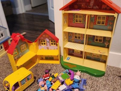 Peppa the Pig house and misc toys