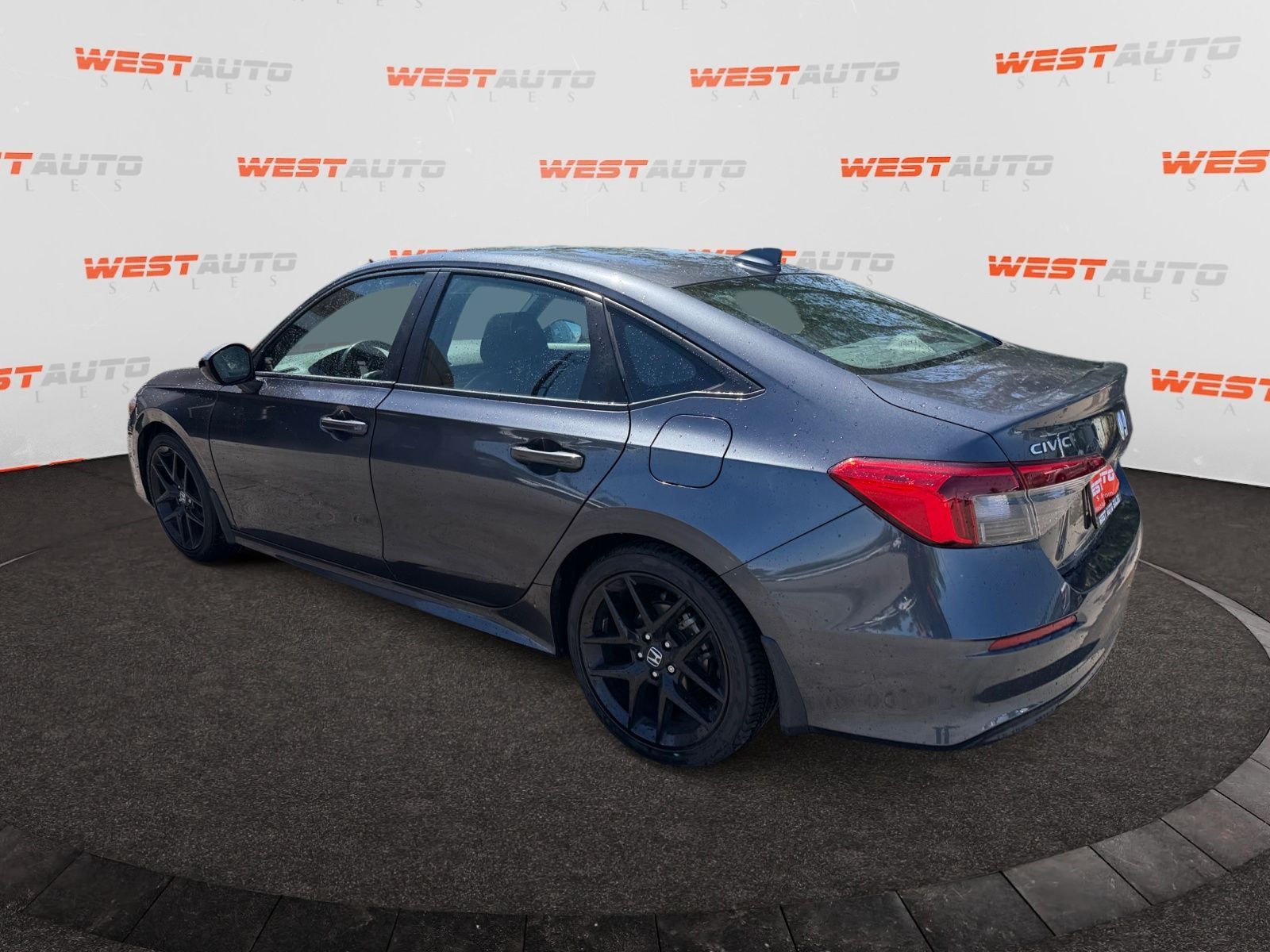 Main image 3