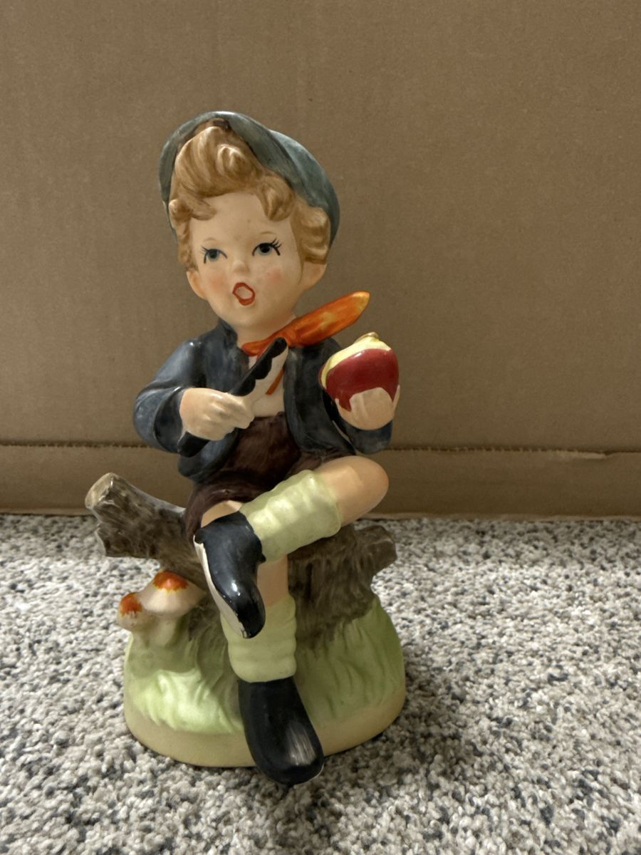Vintage NAPCOWARE 8420 Porcelain Figurine Boy with Apple & Knife - Made in Japan