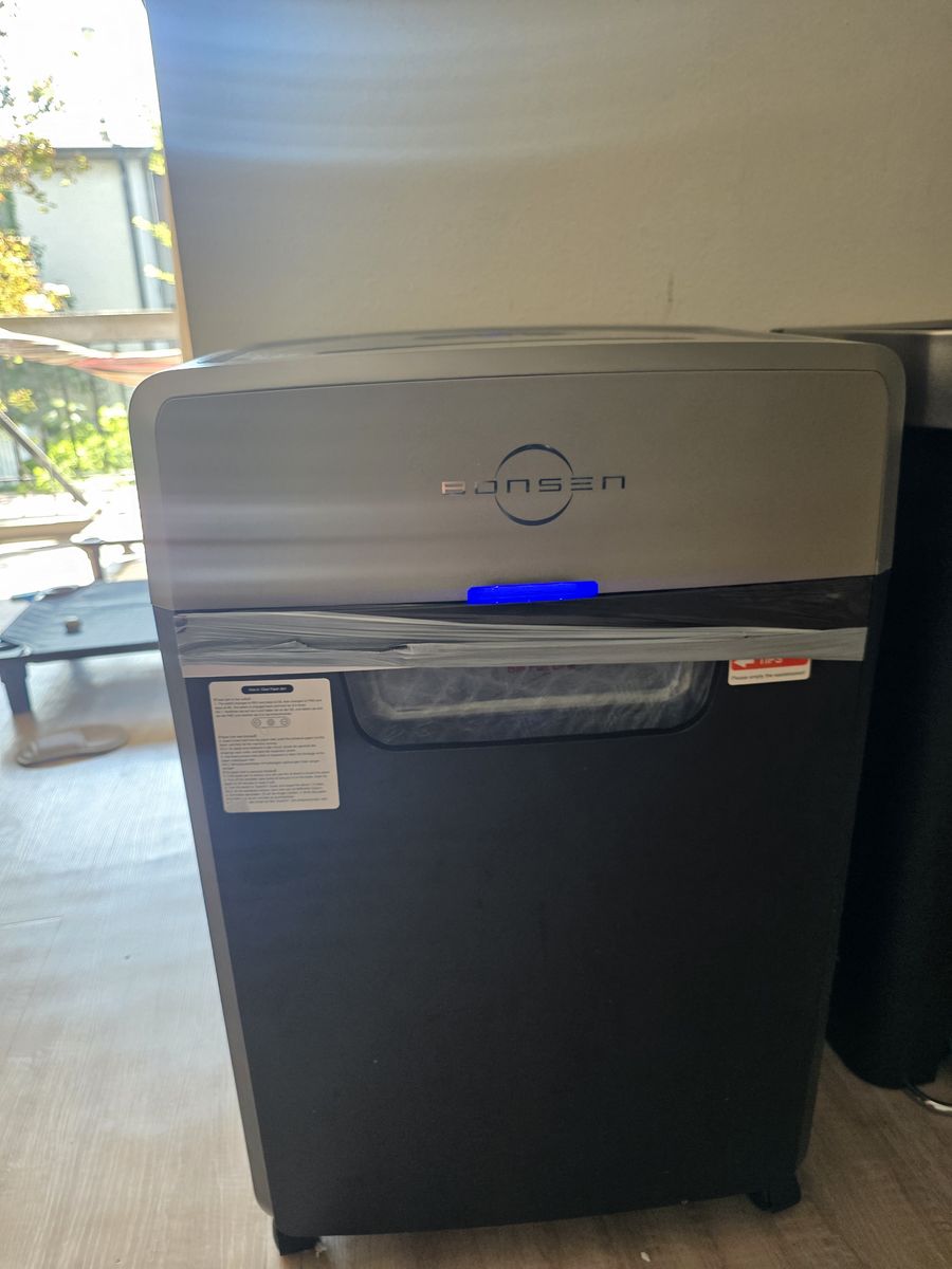 BONSEN 24-Sheet Cross-Cut P-4 Heavy Duty Paper Shredder - Excellent Condition