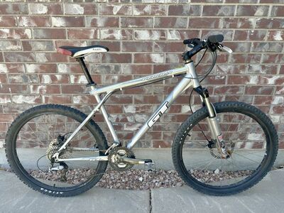 GT Avalanche 1.0 Hardtail Mountain Bike