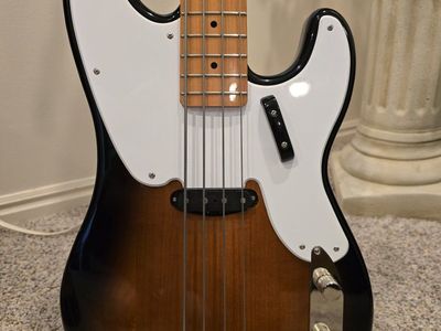 Squier by Fender Classic Vibe 50s Precision Bass - 2-Tone Sunburst, Maple Fretboard