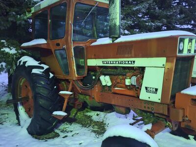 International Farmall 1066 cab
