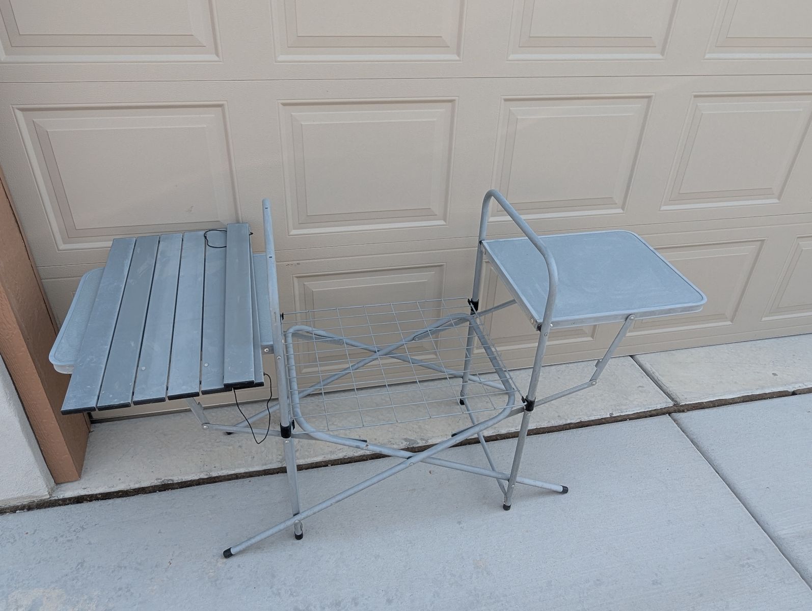 Folding camping / BBQ / smoker table