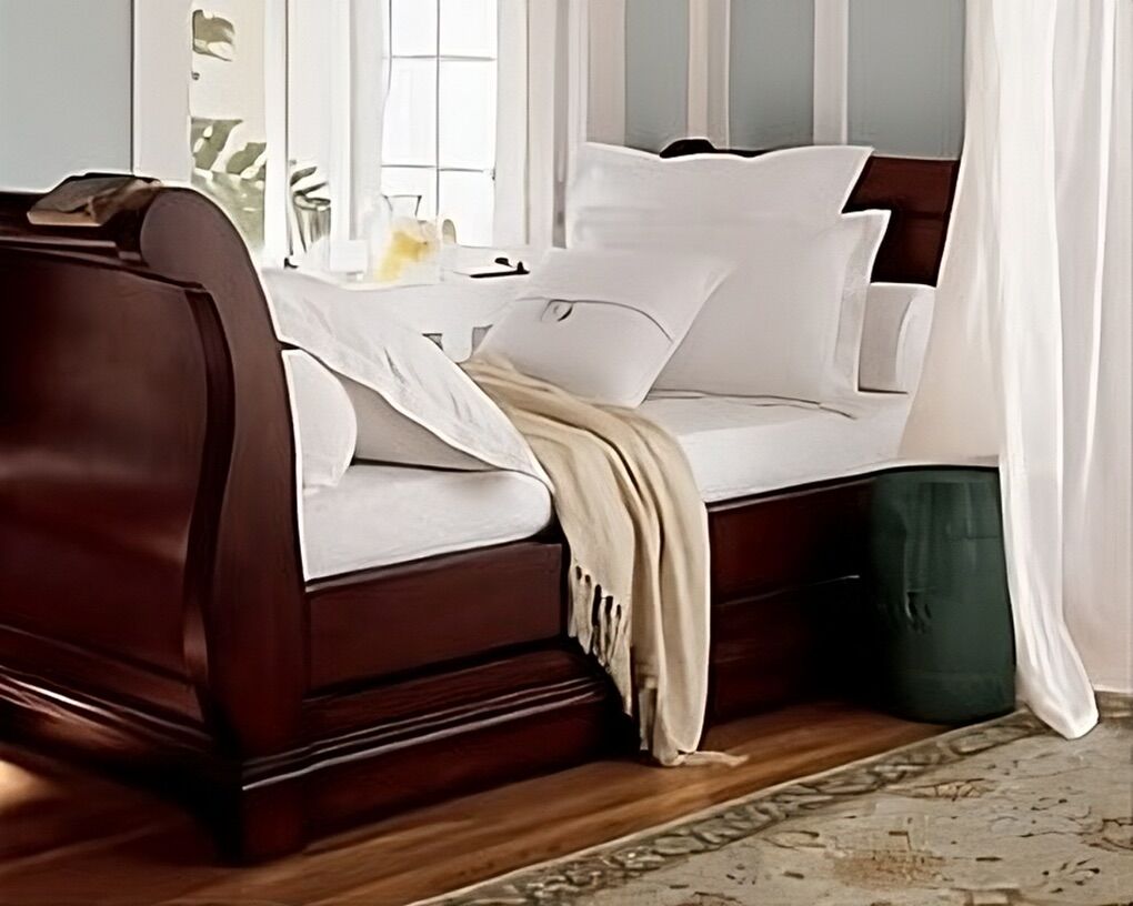 Pottery Barn Sleigh Bed WITH TRUNDLE