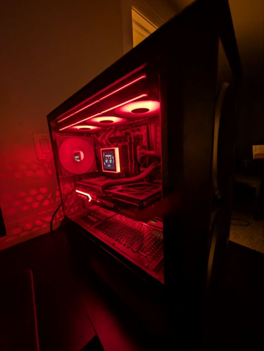 Ryzen 7 7800X3D RX 9070 XT Gaming PC