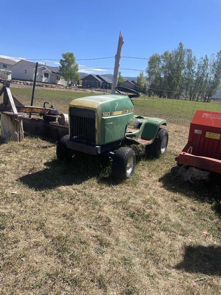 John Deere 160 Riding Lawn Mower  Parts or Project!