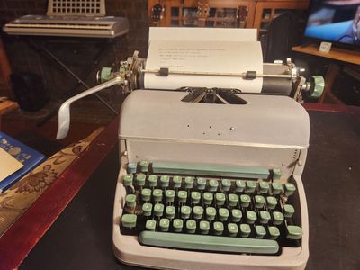 Antique 1960s Smith Corona Platinum typewriter...WORKS PERFECT!