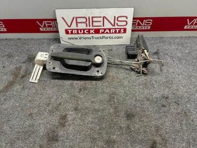 16643439 LH DOOR HANDLE
16872405 LATCH LOCK LEVER