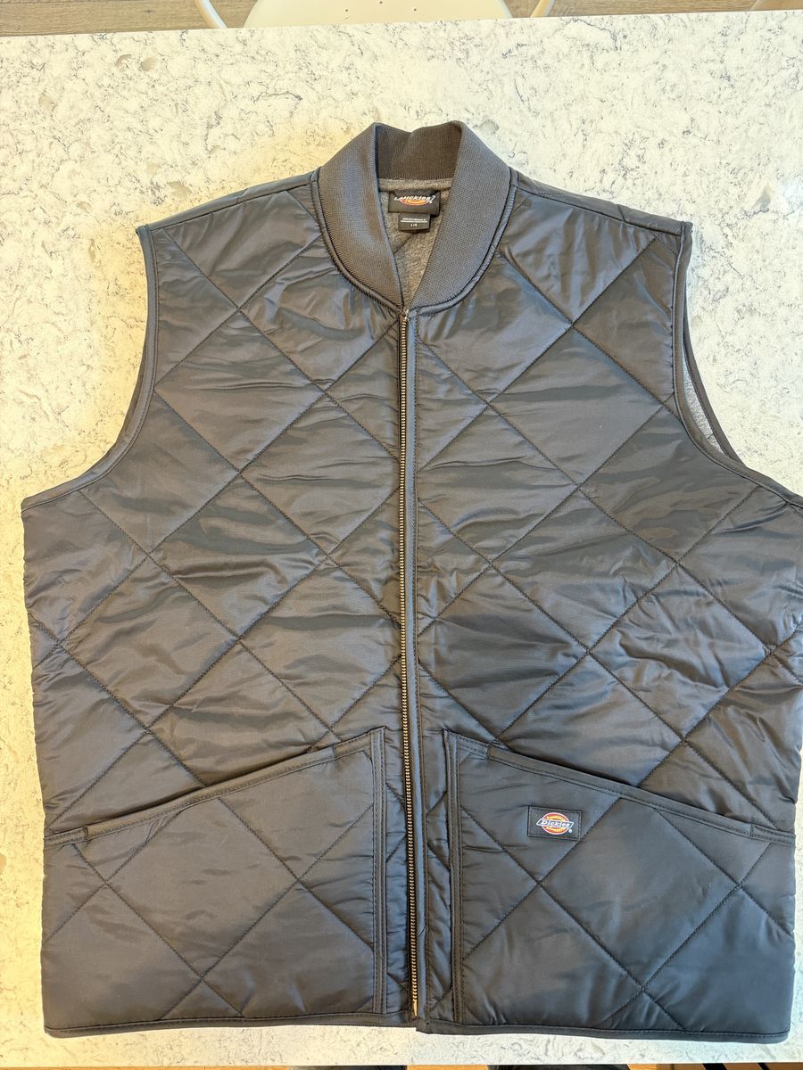 Dickies Men's Diamond Quilted Vest, Black