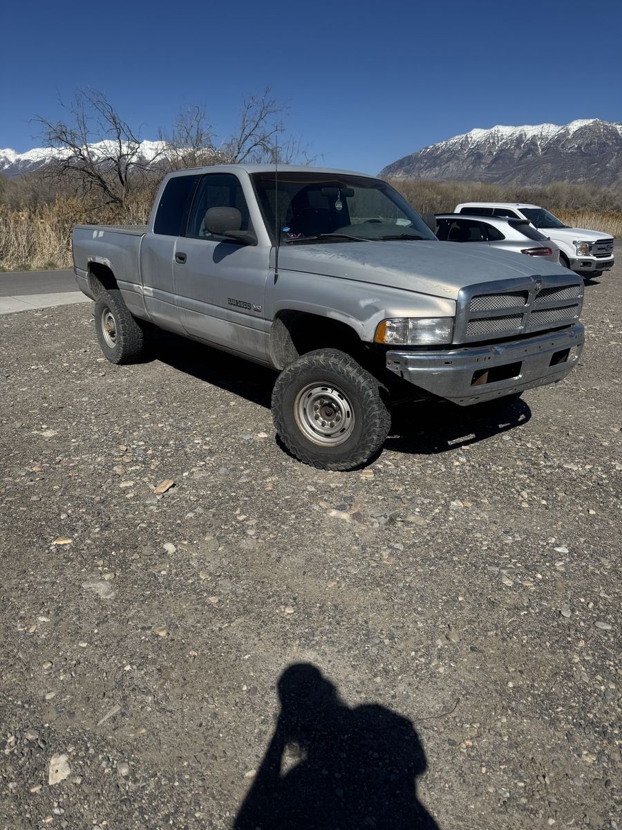 1998 Ram 2500 V10 work truck for car