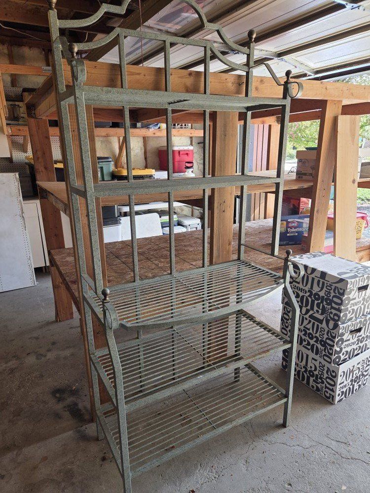 Metal Shelving Unit / Gardening shelf