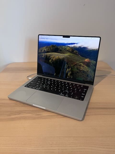 MacBook Pro 14" — M2 Pro, 32GB RAM, 1TB SSD