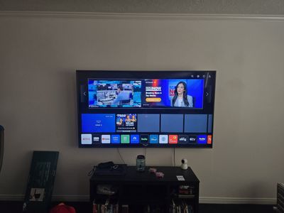 Moving sale 75 inch TV 400 or best offer comes with new mount