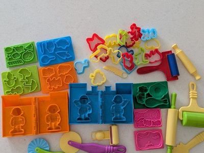 Play-Doh Assorted Cutters, Rollers, and Molds