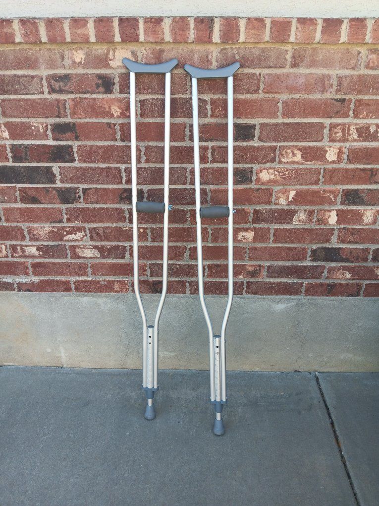 Drive Medical Adjustable Crutches