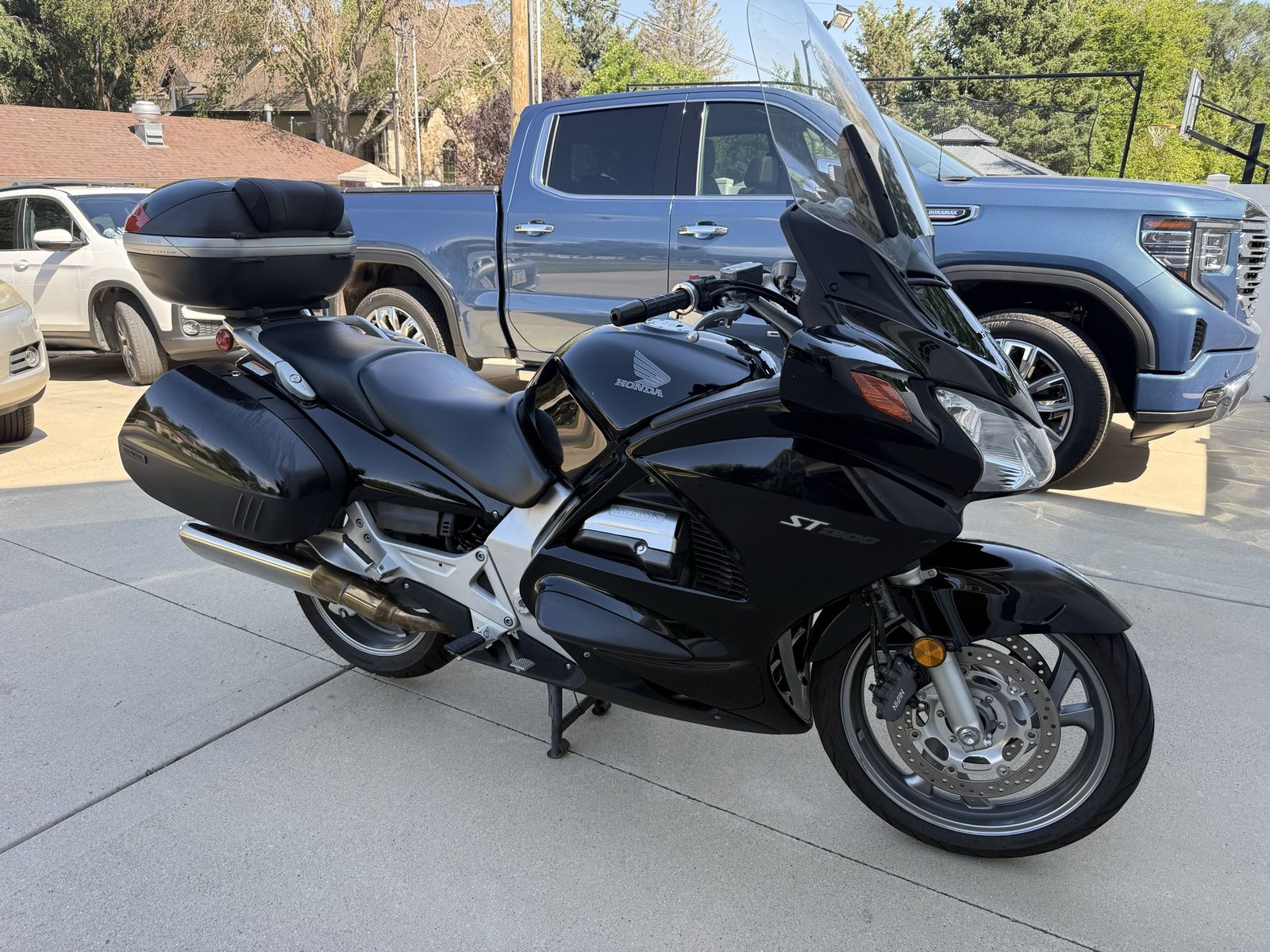 Main image 3