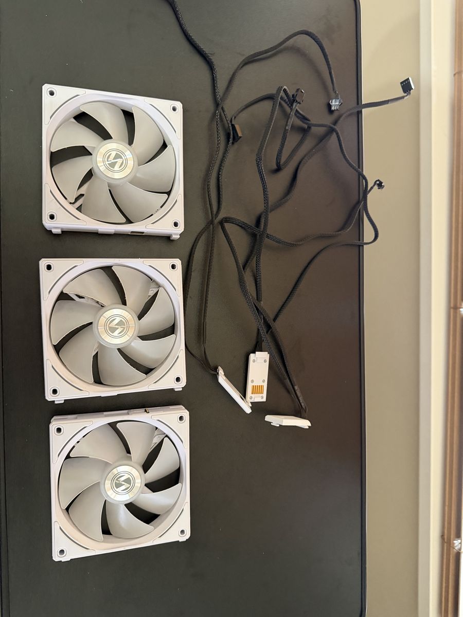 Lian Li UNI Fan SL120 3-Pack White PC Cooling Fans
