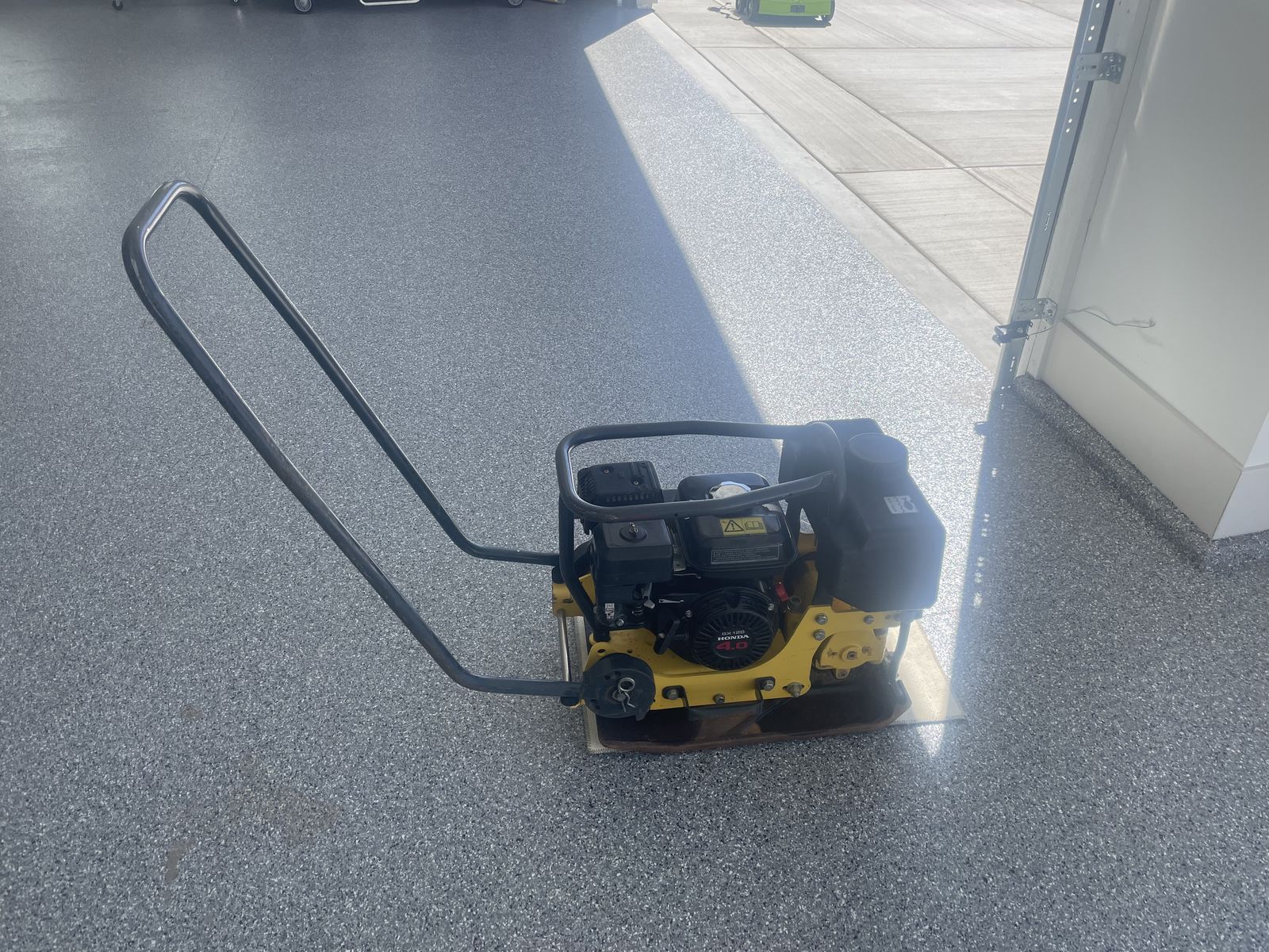 Bomag vibrating plate compactor