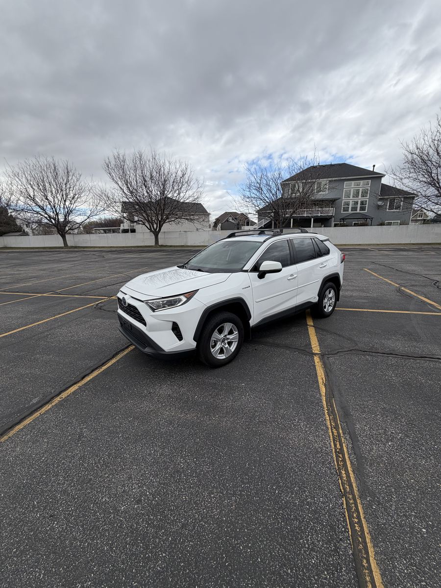 2021 Toyota RAV4 Hybrid XLE