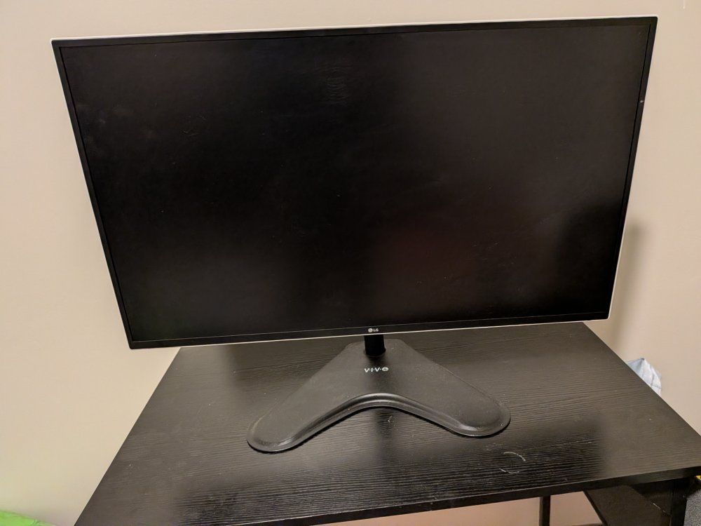 LG 32QK500-C 31.5in QHD IPS Monitor 2560x1440 FreeSync Stand Cable