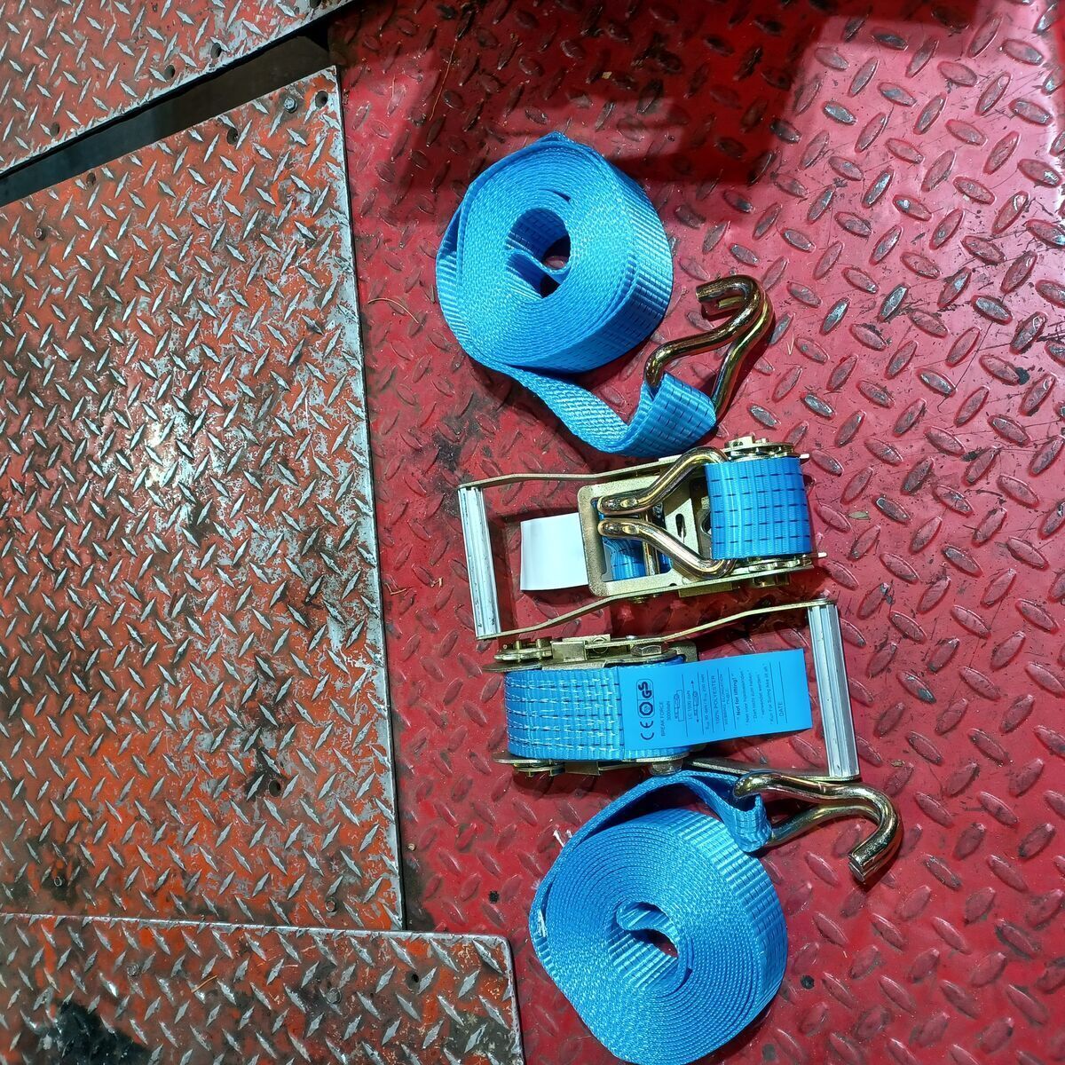 Ratchet tie downs straps