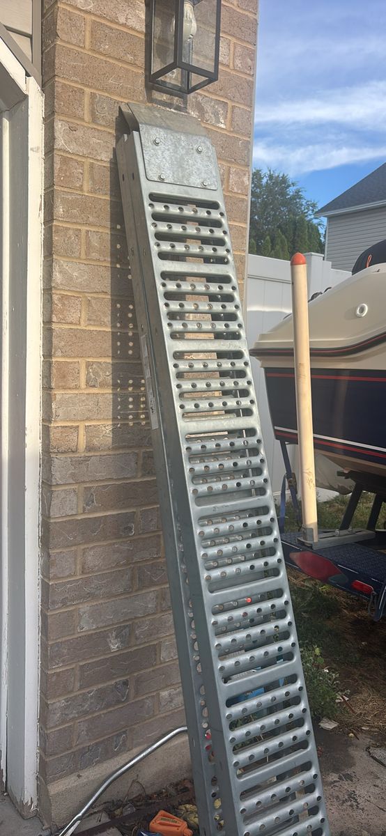 Aluminum loading ramps 