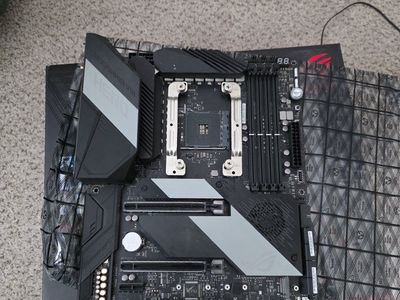 ASUS ROG Crosshair VIII Hero (Wi-Fi) AMD X570 AM4 Gaming Motherboard