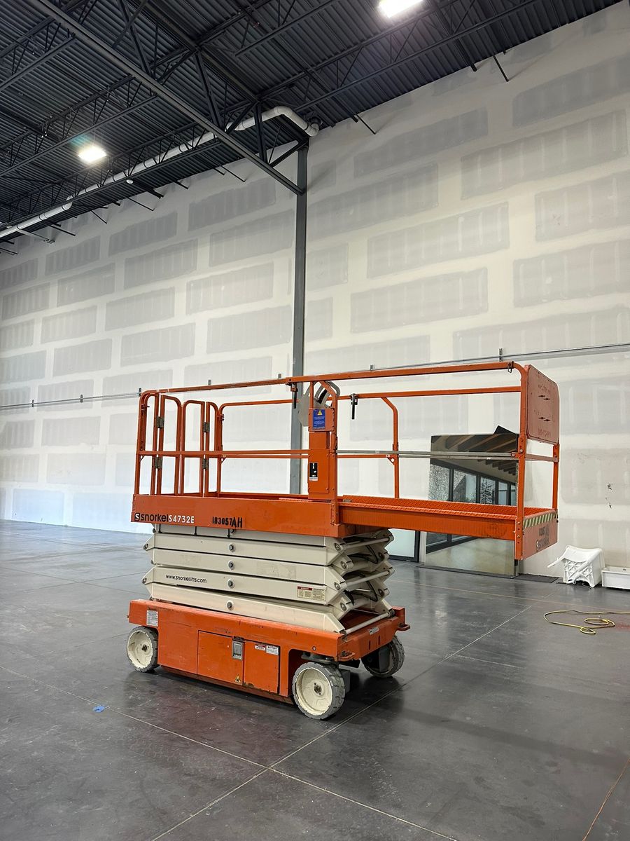 SCISSOR LIFT 19FT - 26FT - 32FT.    RENTAL